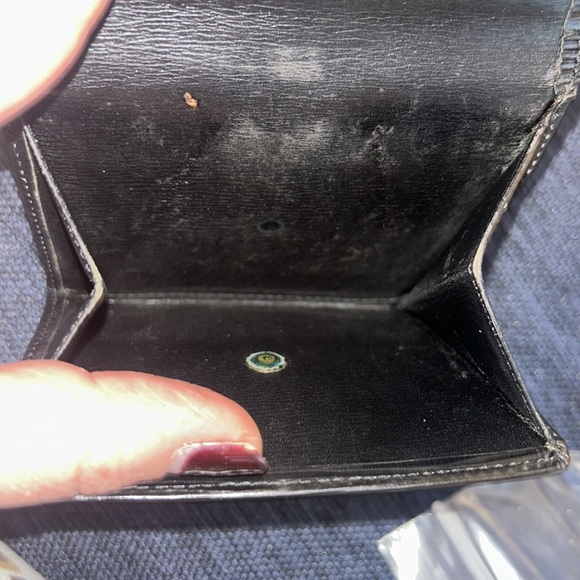 Louis Vuitton EPI SNAP WALLET - Picture 14 of 14